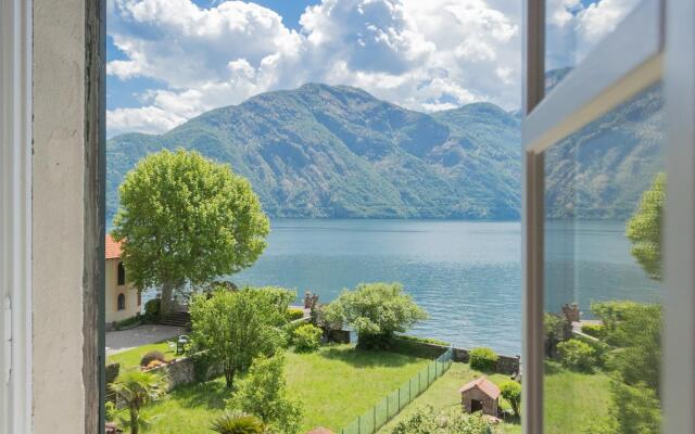 Co-f181-acol3a1 - Tina s Window on Lake Como