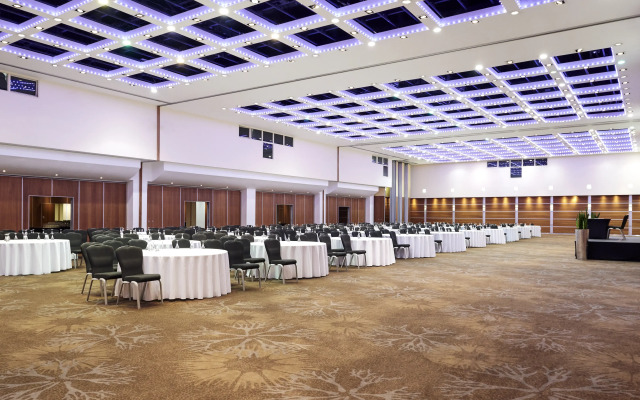 Novotel London West