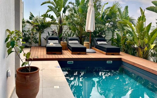 Lora Pearl Luxury Villa By Louis Hotels