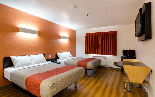 Motel 6 Kerrobert, SK