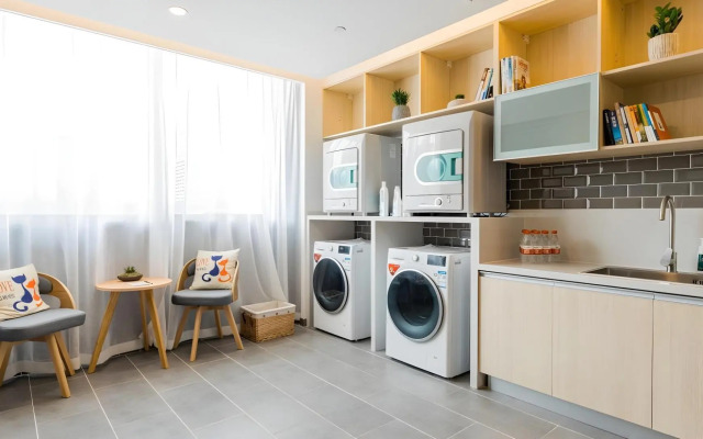 Atour Hotel Nanjing Maqun