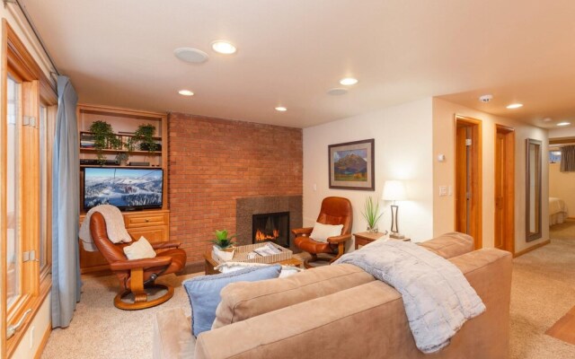 Everything You Need - 2BR Steps To Gondola