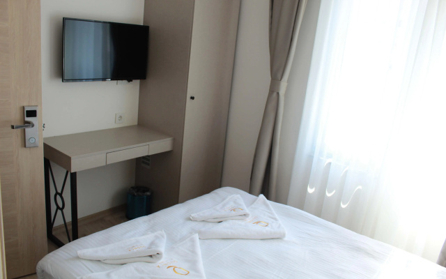 The Lola Hotel