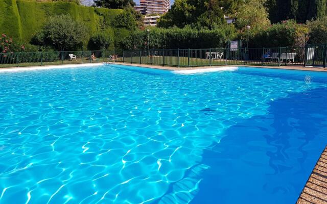 Classy Apartment in Nice with pool and private parking place