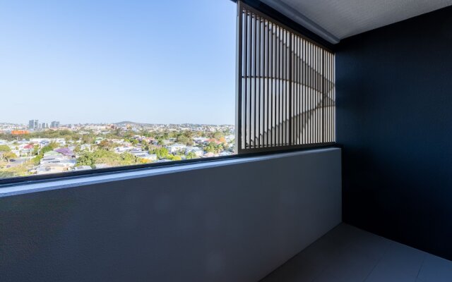 Airtrip Apartments on Deshon St