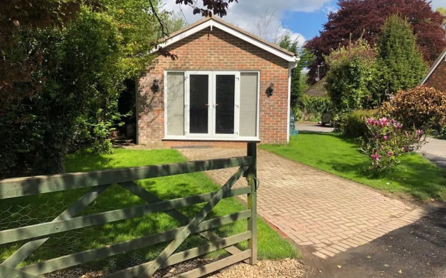 Immaculate 2-bed House in High Wycombe Hp14