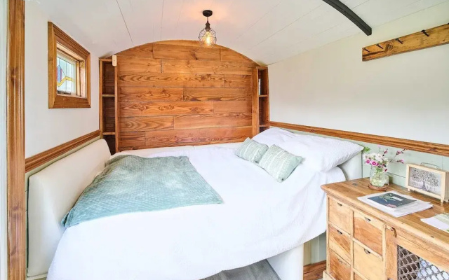 Host Stay Dipple Farm Shepherds Hut