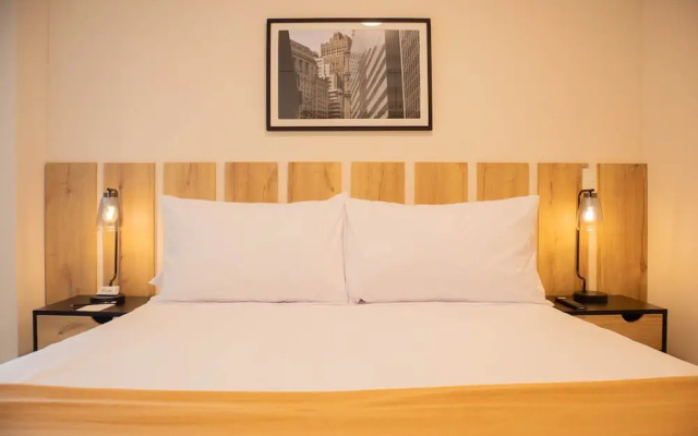 w Radiant 1BR w Private Balcony in Miraflores