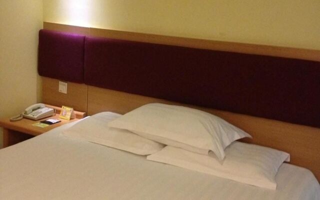 Home Inn Shanghai Lujiazui Oriental Pearl Hotel