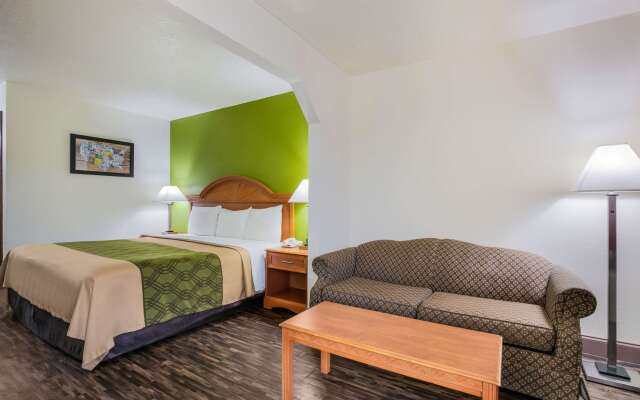 Econo Lodge & Suites