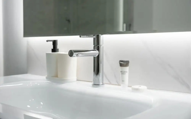 Sophisticated 1 Bedroom Apartment in Bloom Tower B