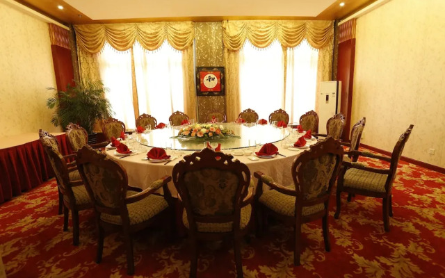 Luoyang Yijun Hotel