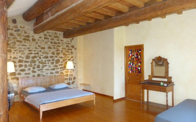 Villa With 5 Bedrooms in Uchaux, With Wonderful Mountain View, Private