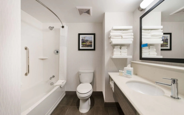 Hampton Inn & Suites Miami Wynwood Design District