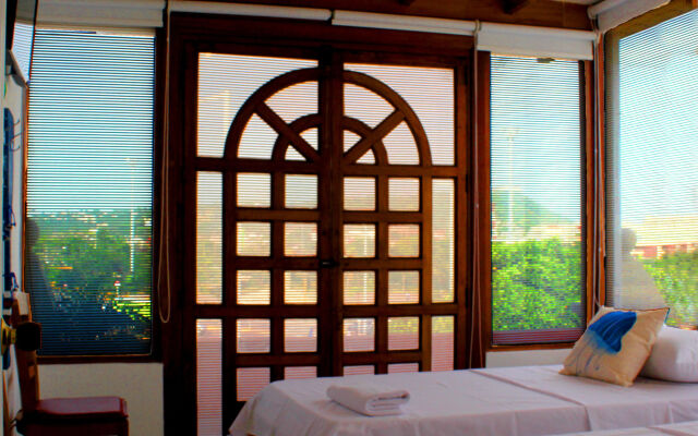 Nautilus Plaza Hotel