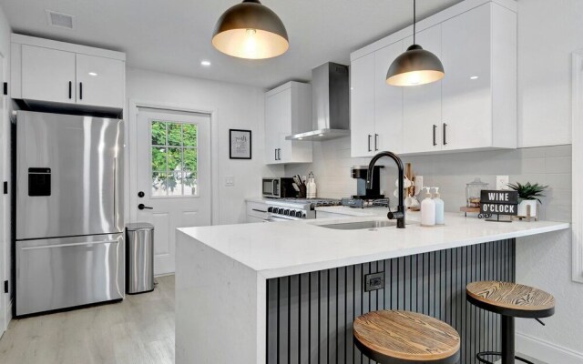 St. Pete Family Bungalow & Private Oasis