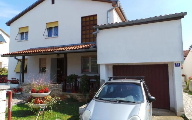 Apartments with a parking space Valbandon, Fazana - 15386