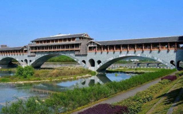 Beichuan Erma Holiday Hotel (Beichuan High School Shuadu Commercial Plaza)