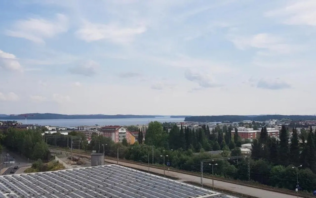 City apartment with lake view and free parking