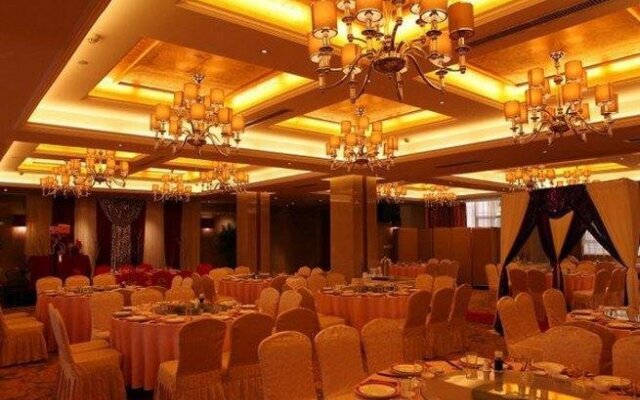 Holiday Hotel