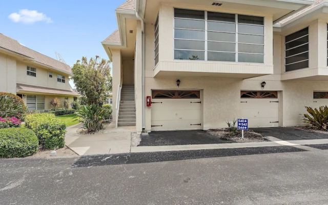 Serenity On Sutton 2 Bedroom Townhouse by RedAwning