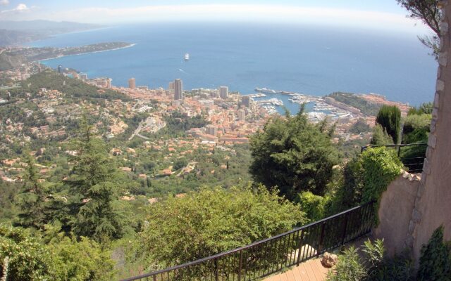 Haut de Monte Carlo Villa vue mer panoramique