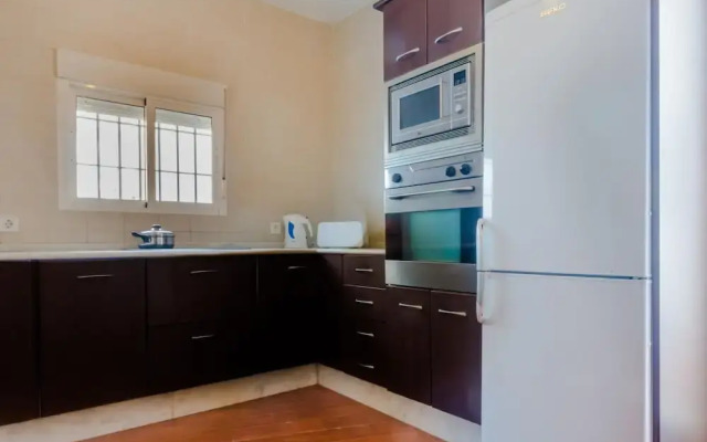 Calma Holiday Home 22606