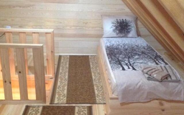 Еднофамилна дървена къщичка