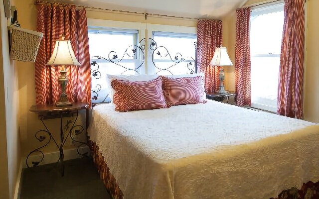 Oak Street Hotel