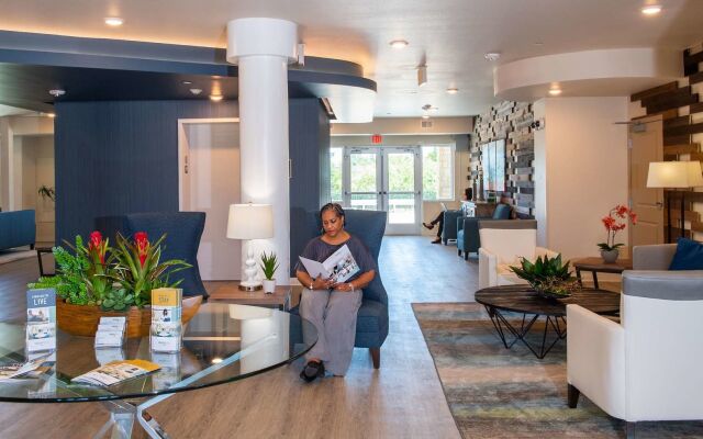 Soka Suites Dallas - Las Colinas