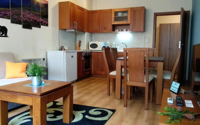 Pine Tree Apartment 3 - B3