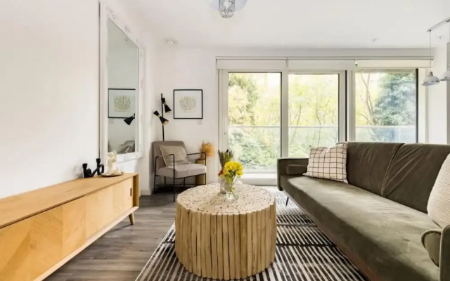 The London Retreat - Alluring 2bdr Flat With Balcony