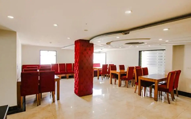 Fabhotel The Green Majestic