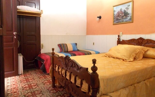 Casa Colonial Mirta y Candido CAMAGUEY