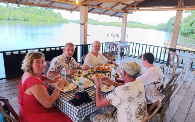 Lake Lane Guest Rest