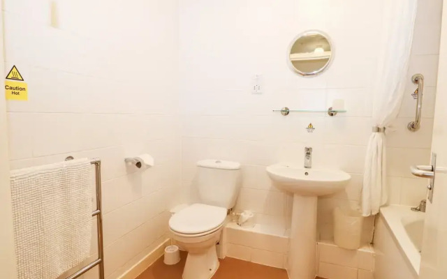 Flat 33 - Marine Court
