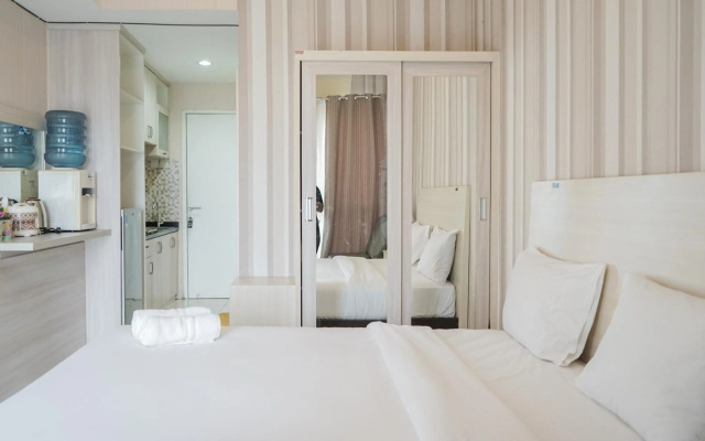 Minimalist and Stylish Studio Skylounge Tamansari Apartment By Travelio – Guest Rooms – Tangerang