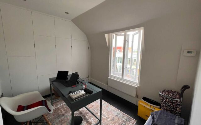 Stylish 1 Bedroom Top Floor Apartment in Highgate