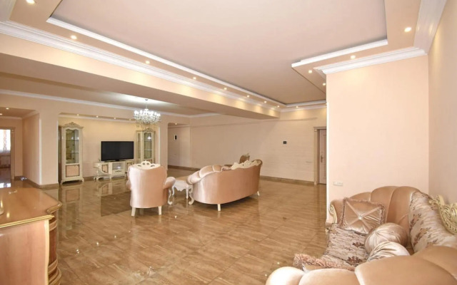 Teryan street, 4 bedrooms Luxury, Unique apartment TT888