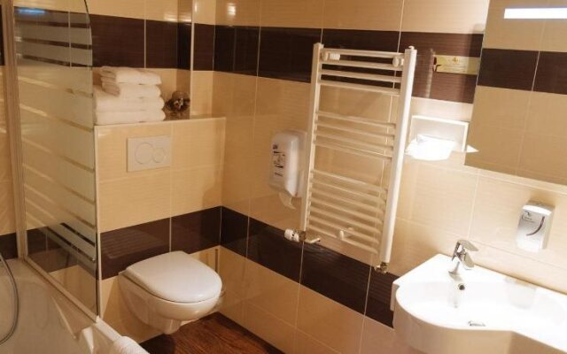 Citotel La Chaumiere Roz Aven