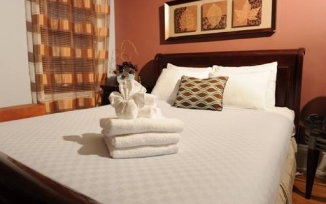 Midtown East Apartments by Globe Quarters