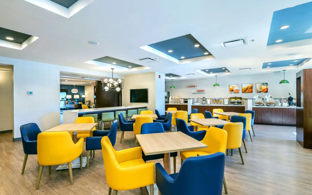 Comfort Suites Kelowna