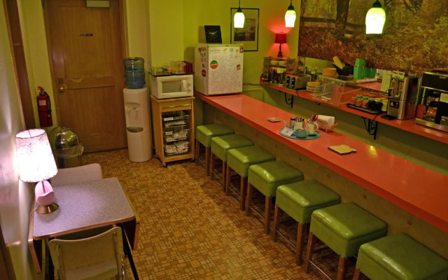 Holiday Music Motel
