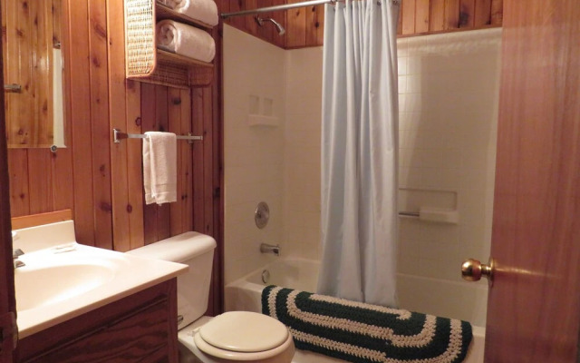 Eagle Nest Cabins & Marina