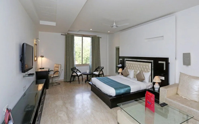 OYO 13564 Near Prem Mandir