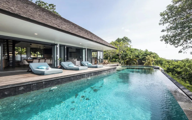 Luxurious 6BR Clifftop Villa, 5 Minutes to Bingin