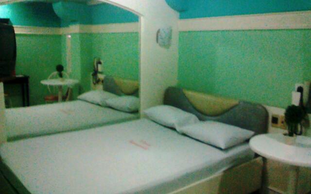 Vista Apartelle & Restaurant