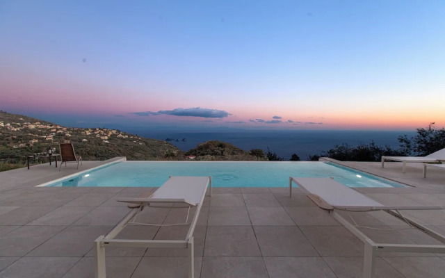 Design Villa With Infinity Pool & Li Galli View