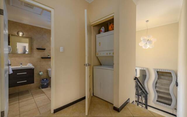 Amazing 4br3 5BA Villa w Private Pool Goldcoast