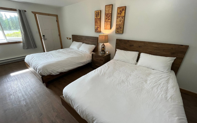Arctic Divide Inn & Motel